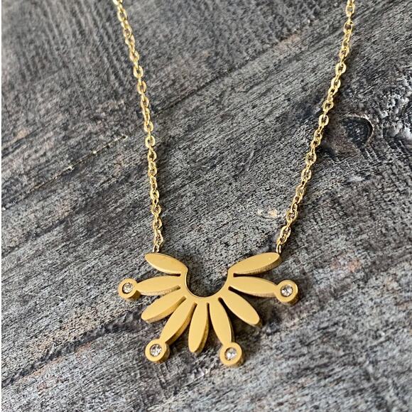 NEW Abstract Sunrise Gold Layering Necklace - Picture 3 of 16